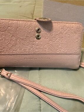 Stone Mountain Accessories Light Pink Embossed Wristlet Clutch